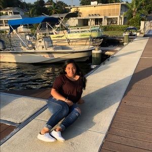 Meet your Posher, Leticia